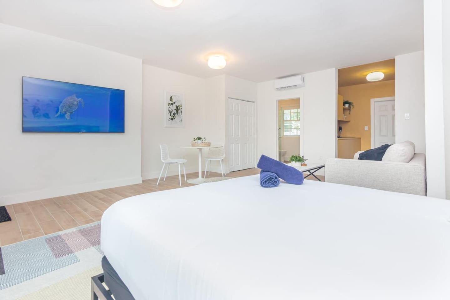 Large Stylish Studio Apartment In El Portal #3 Miami Exterior foto