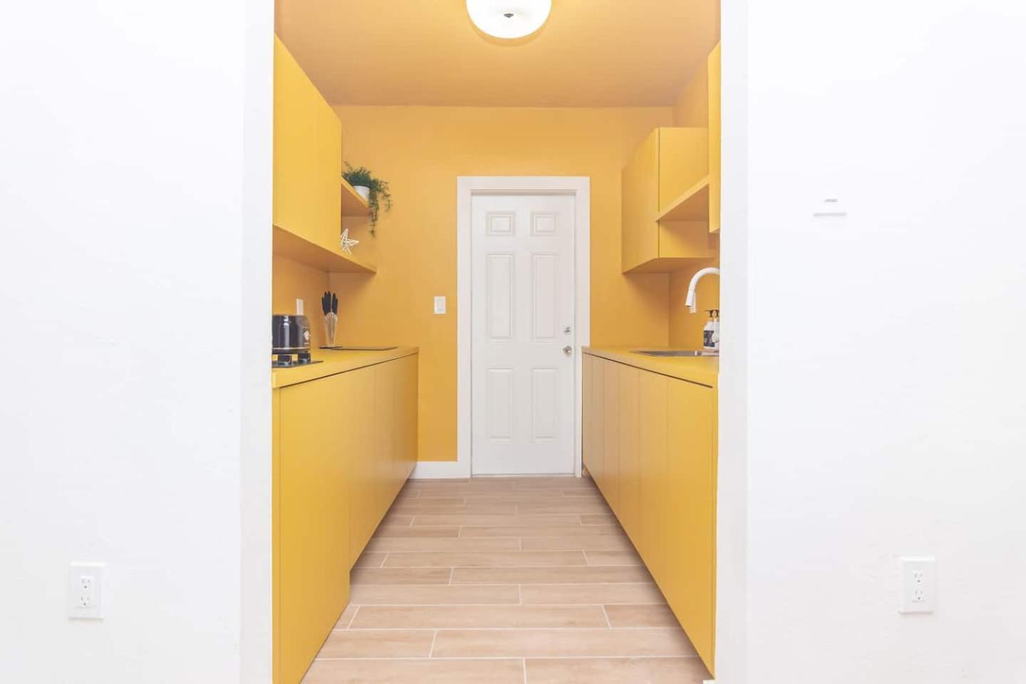 Large Stylish Studio Apartment In El Portal #3 Miami Exterior foto
